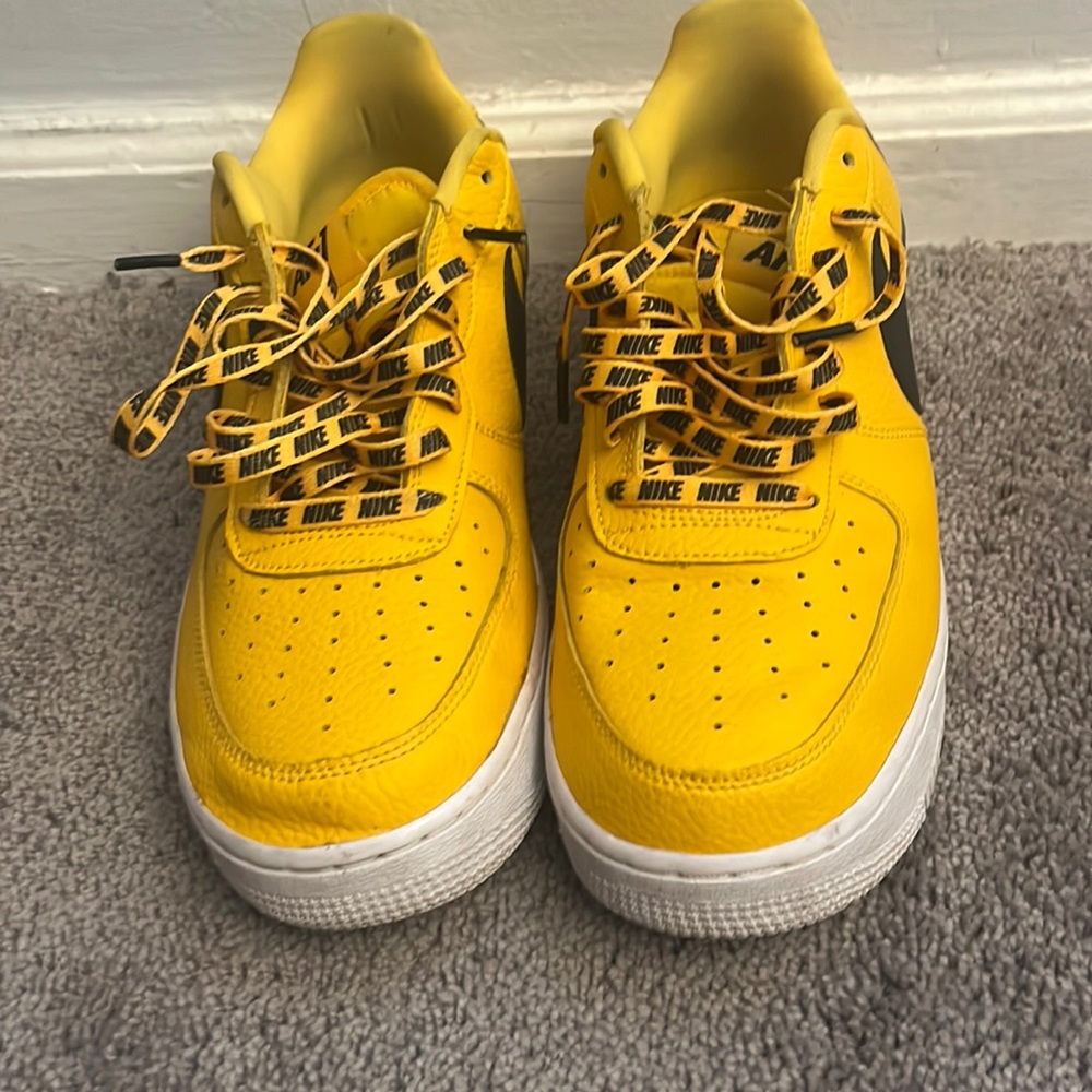 Nike air ones size 11 yellow and blk (No Box)